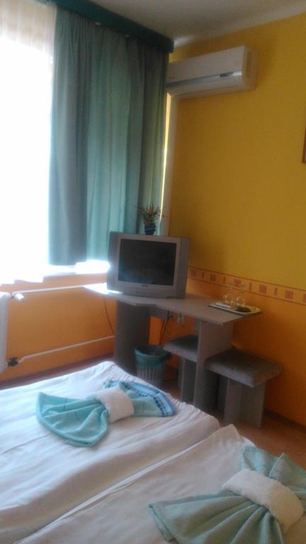 Hotel Dombóvár Ruang foto