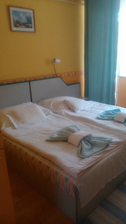 Hotel Dombóvár Ruang foto