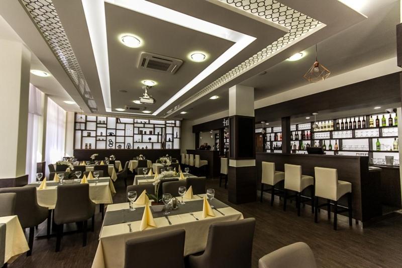 Hotel Dombóvár Bagian luar foto